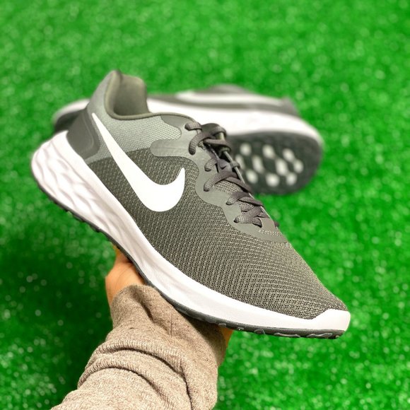 nike revolution 5 grey mens